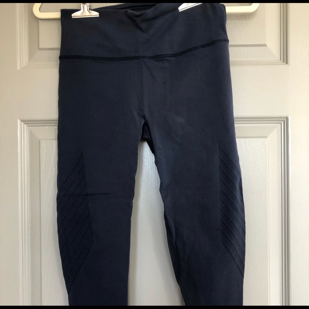 Lululemon Wunder Under Crop Leggings. Size 4